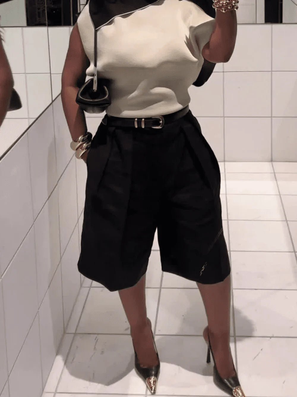Aethra – Bermudashorts mit hohem Bund und Gürtel