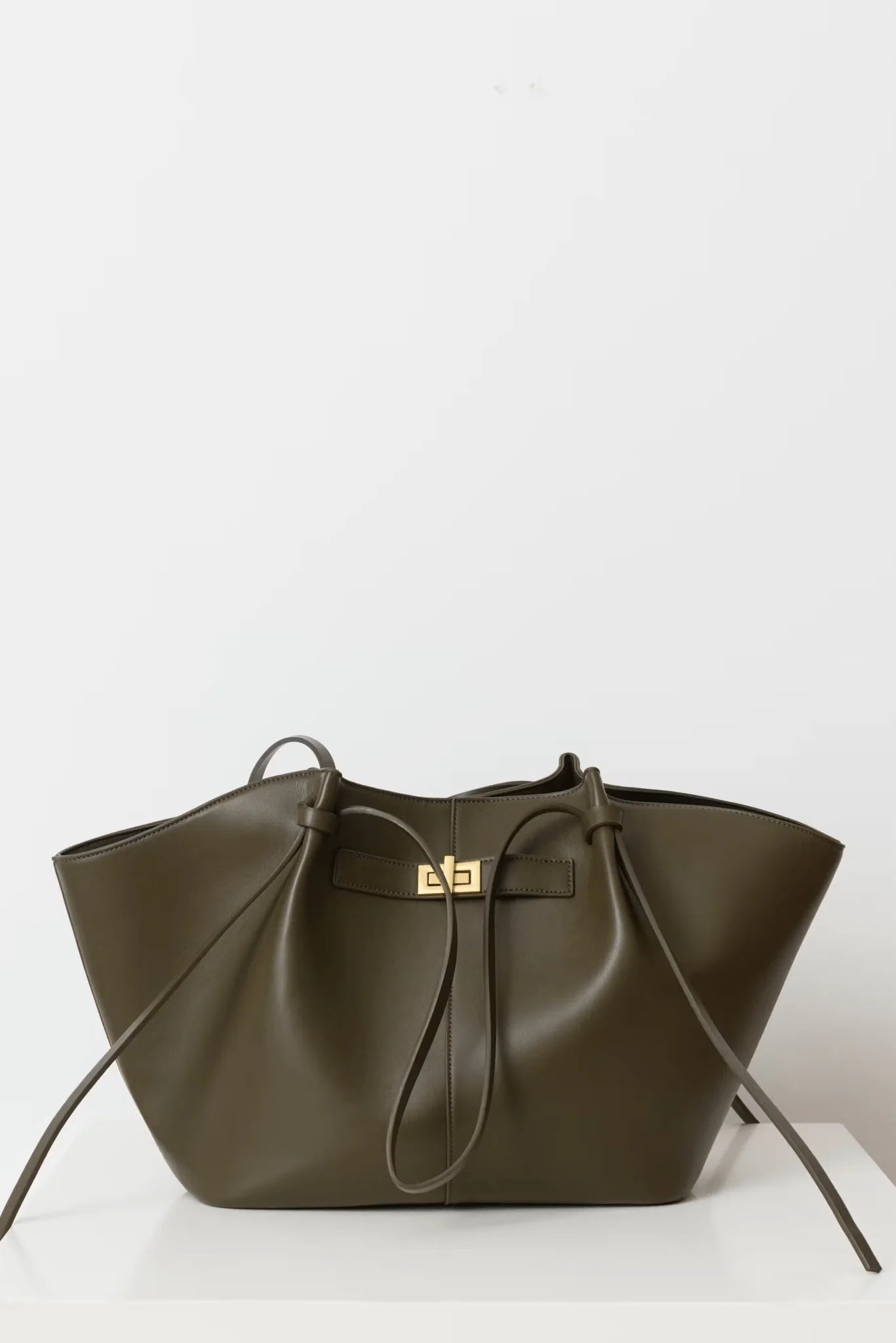 Geräumige Shopper Bag aus veganem Leder