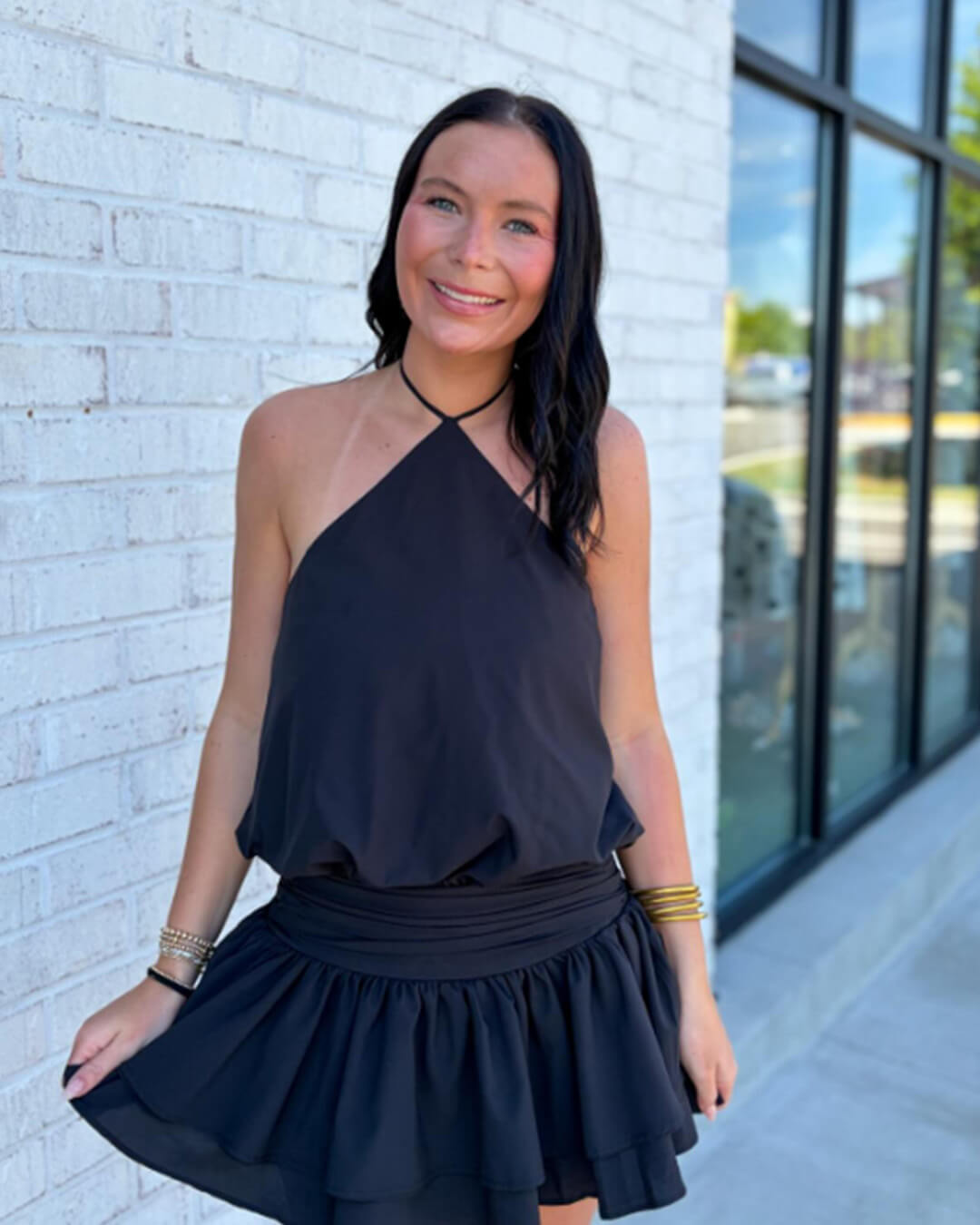 Lily – Rückenfreies Neckholder-Minikleid