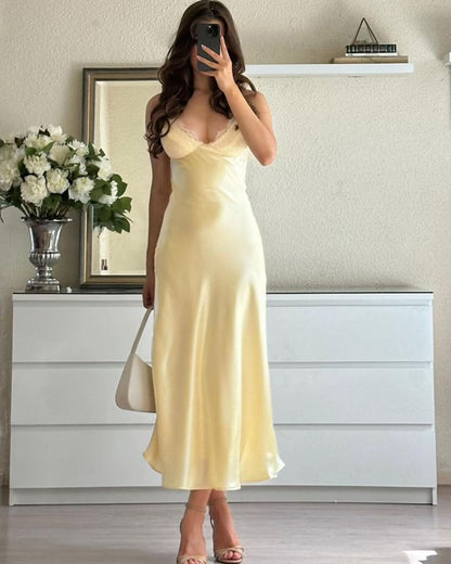 Abito midi in satin senza maniche e schiena scoperta