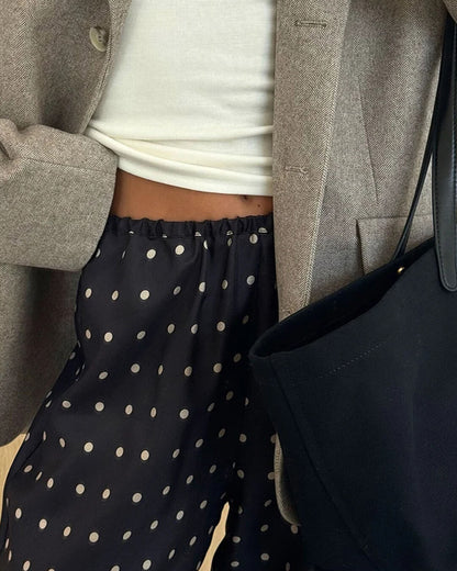 Weit geschnittene Satinhose mit Punkten