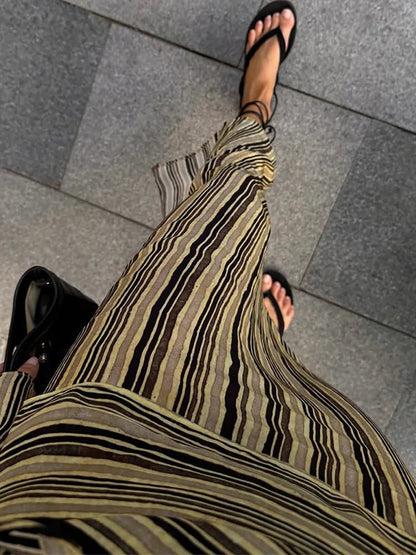 Elegantes Gestreiftes Maxi-V-Ausschnitt Kleid