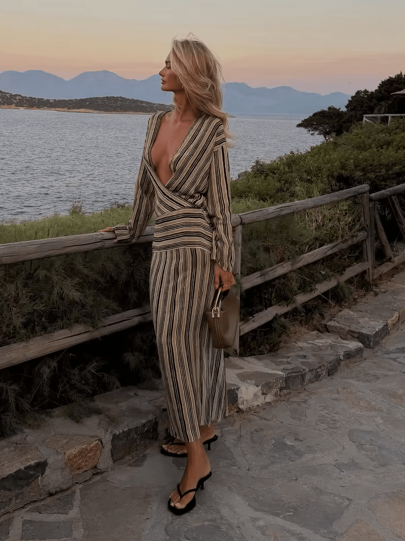 Elegantes Gestreiftes Maxi-V-Ausschnitt Kleid