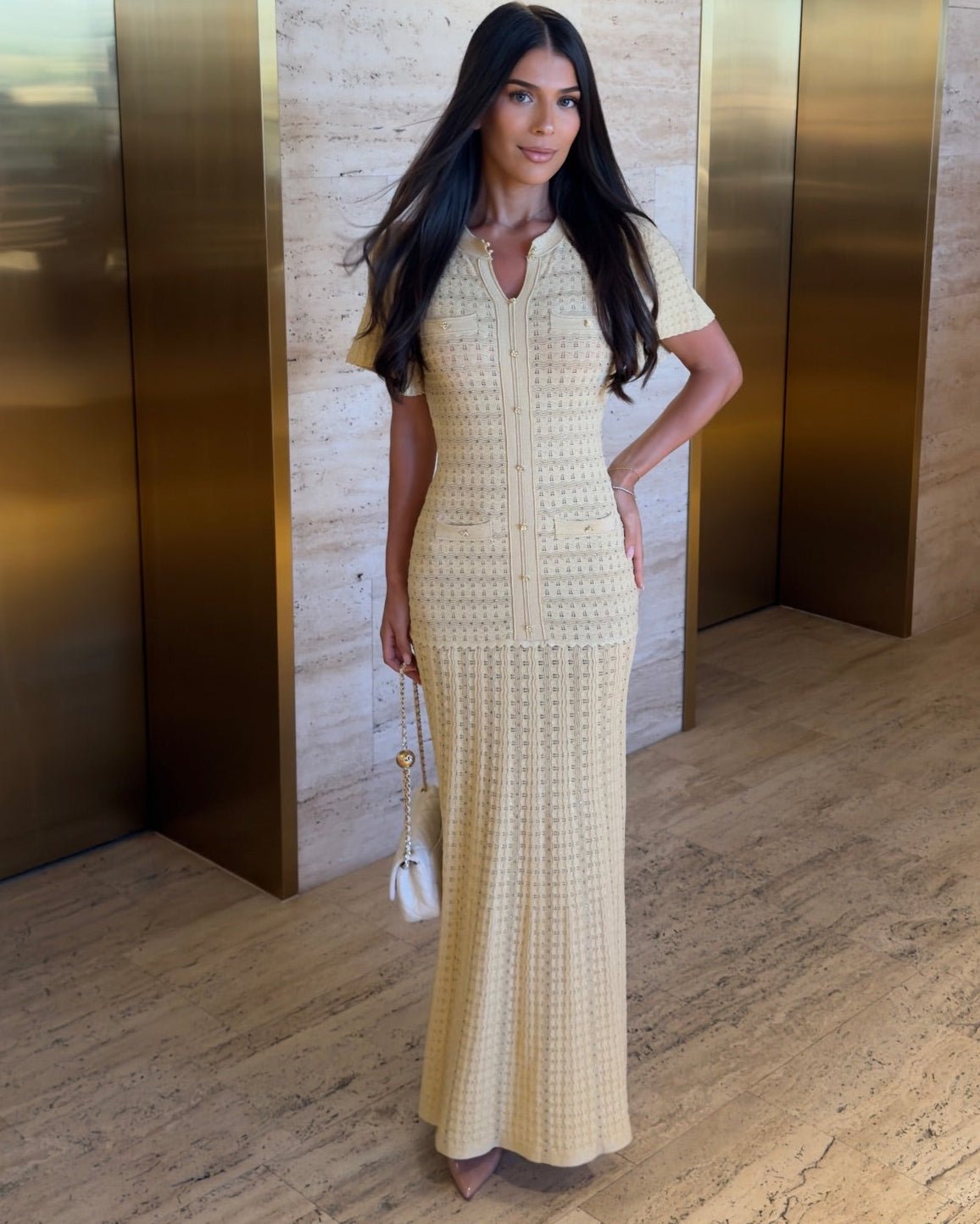 Maxikleid aus Paillettenstrick mit Taillierung