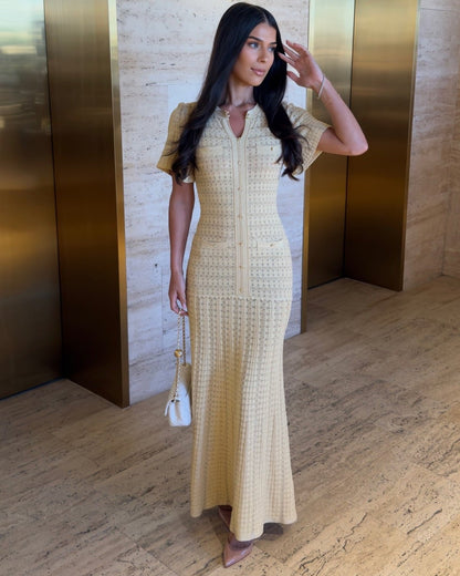 Maxikleid aus Paillettenstrick mit Taillierung