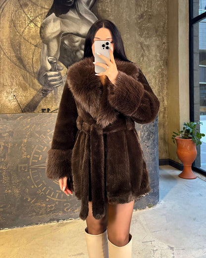 Manteau oversize ceinturé en fausse fourrure élégant
